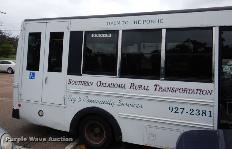 image for item DI0254 2007 Ford E450  shuttle bus