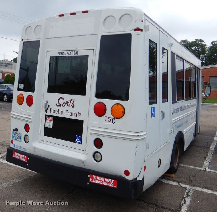 image for item DI0254 2007 Ford E450  shuttle bus