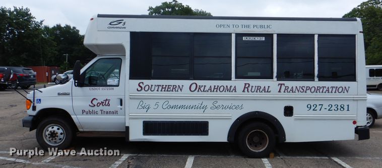 image for item DI0254 2007 Ford E450  shuttle bus