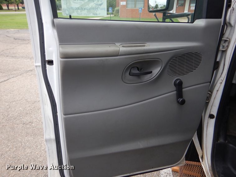 image for item DI0254 2007 Ford E450  shuttle bus