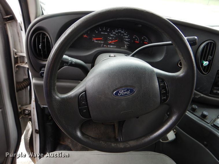 image for item DI0254 2007 Ford E450  shuttle bus