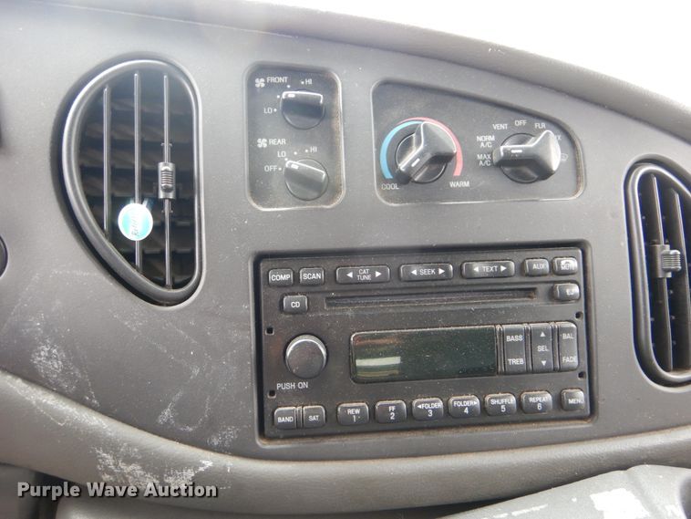 image for item DI0254 2007 Ford E450  shuttle bus