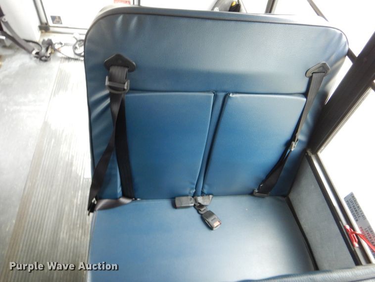 image for item DI0254 2007 Ford E450  shuttle bus