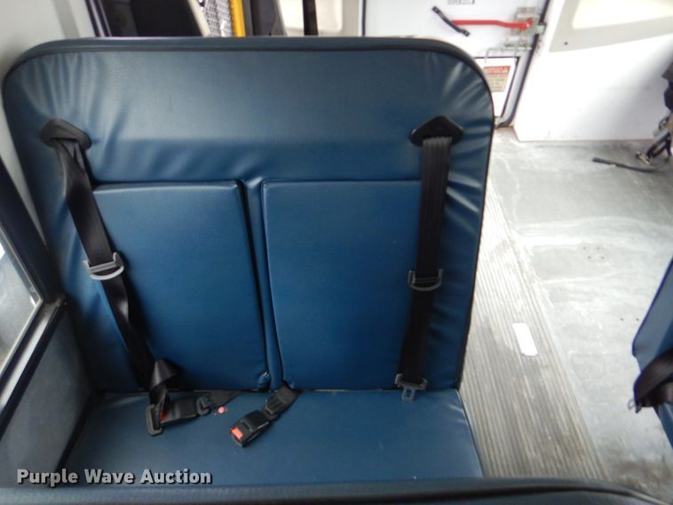 image for item DI0254 2007 Ford E450  shuttle bus