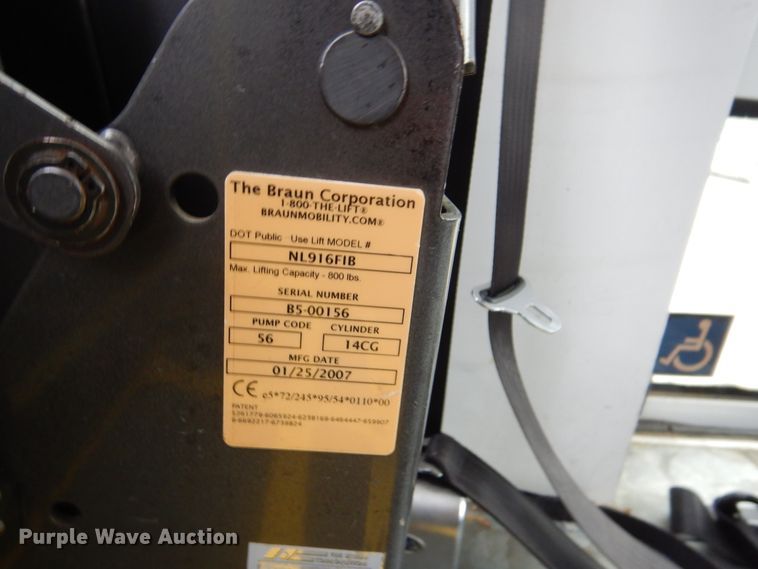 image for item DI0254 2007 Ford E450  shuttle bus