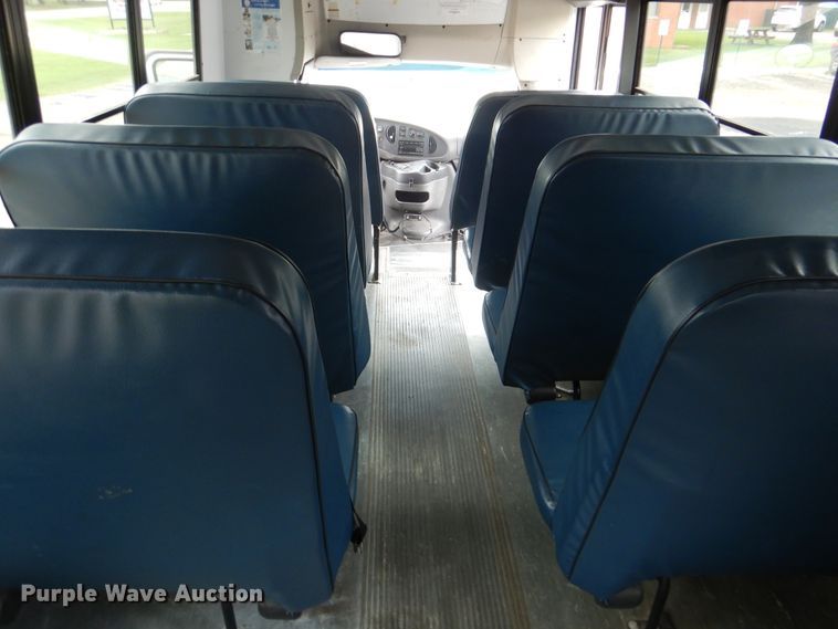 image for item DI0254 2007 Ford E450  shuttle bus