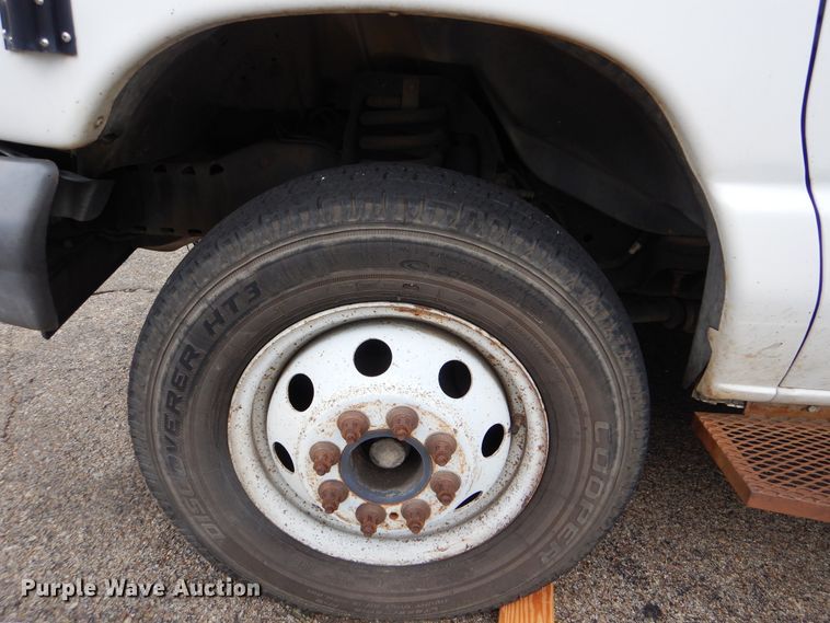 image for item DI0254 2007 Ford E450  shuttle bus