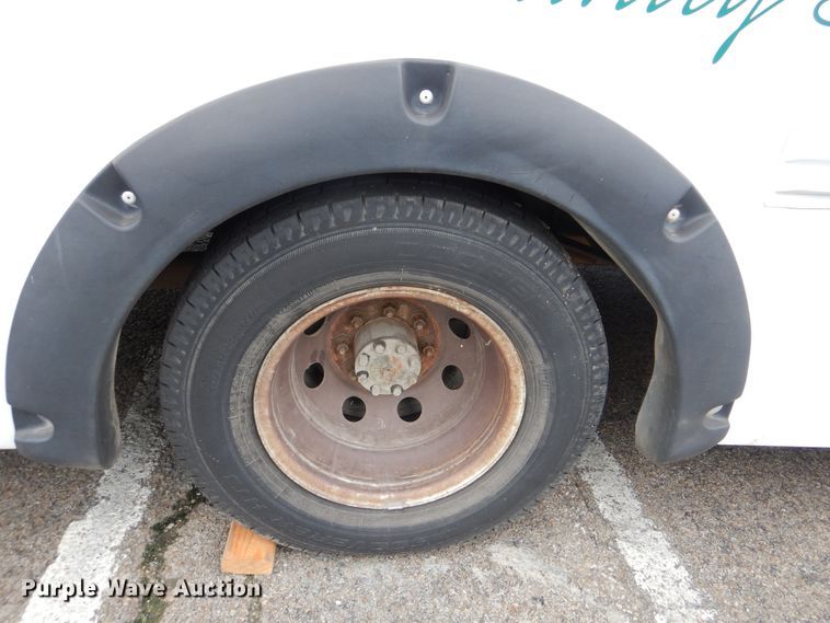 image for item DI0254 2007 Ford E450  shuttle bus