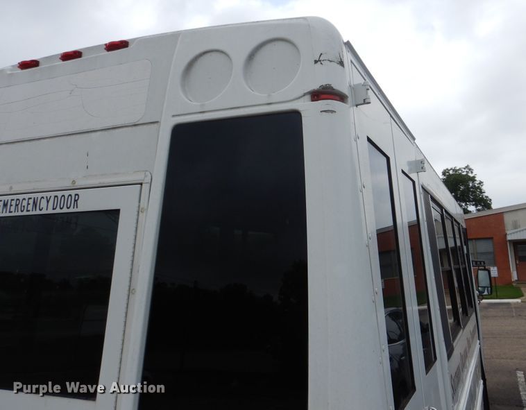 image for item DI0254 2007 Ford E450  shuttle bus