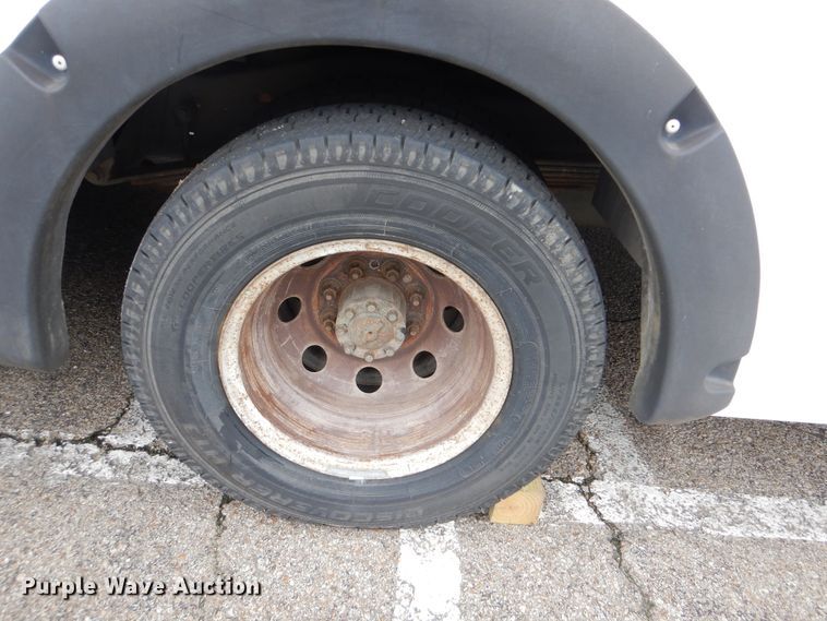 image for item DI0254 2007 Ford E450  shuttle bus