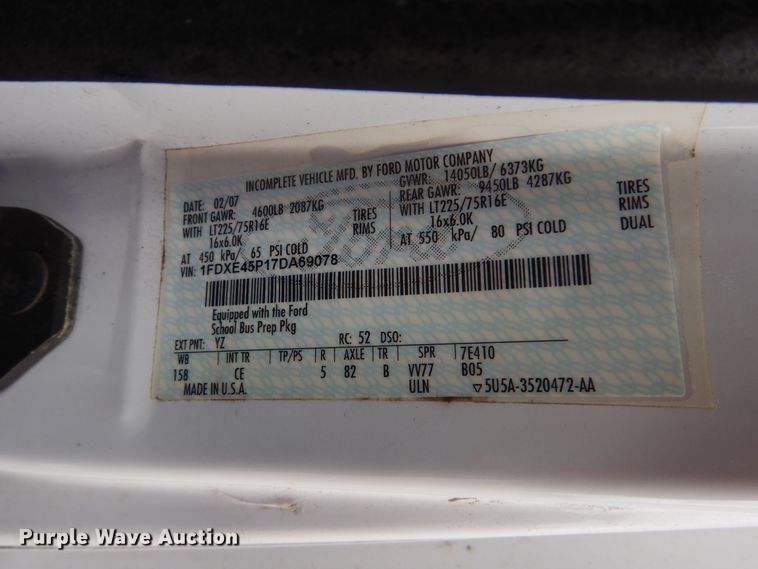 image for item DI0254 2007 Ford E450  shuttle bus