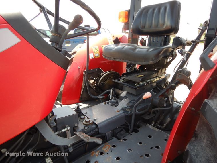 image for item DI5253 2013 Massey-Ferguson 2635  tractor