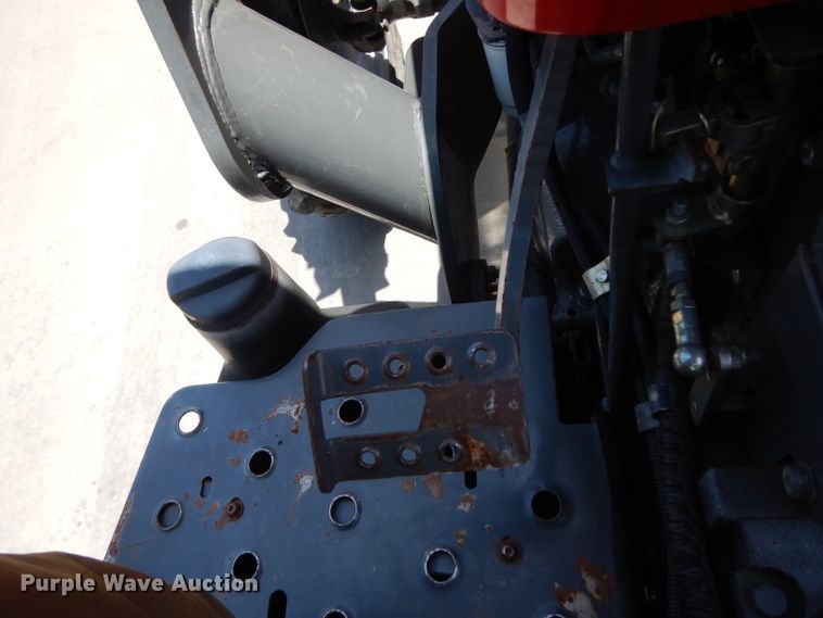 image for item DI5253 2013 Massey-Ferguson 2635  tractor