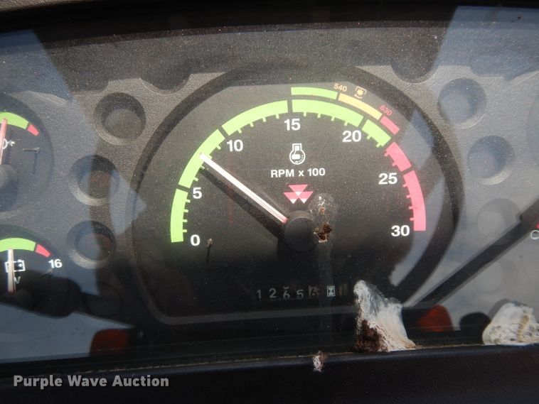 image for item DI5253 2013 Massey-Ferguson 2635  tractor