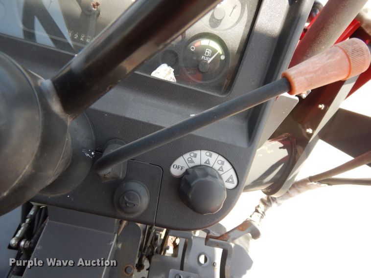 image for item DI5253 2013 Massey-Ferguson 2635  tractor