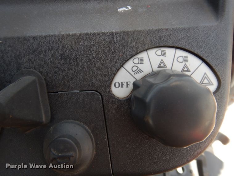 image for item DI5253 2013 Massey-Ferguson 2635  tractor