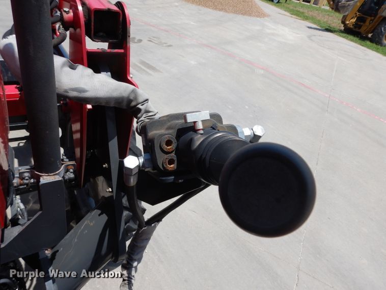 image for item DI5253 2013 Massey-Ferguson 2635  tractor