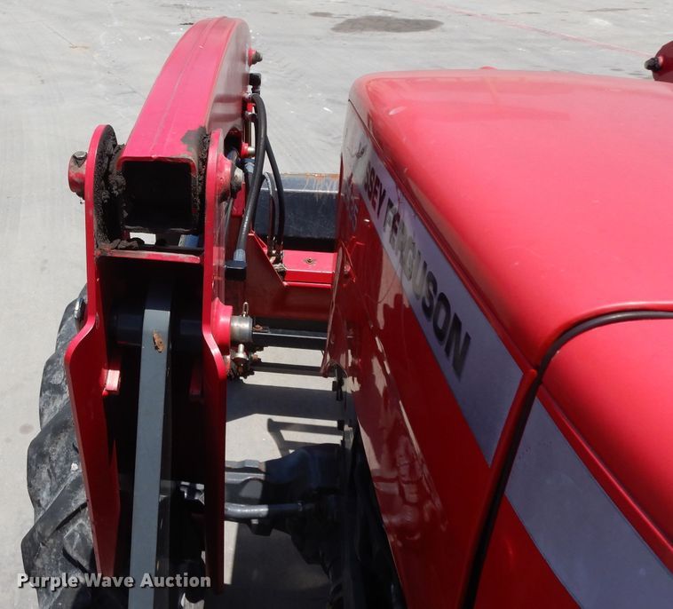 image for item DI5253 2013 Massey-Ferguson 2635  tractor