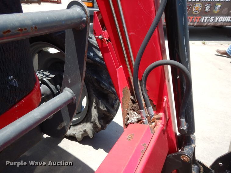 image for item DI5253 2013 Massey-Ferguson 2635  tractor