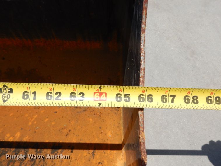 image for item DI5253 2013 Massey-Ferguson 2635  tractor