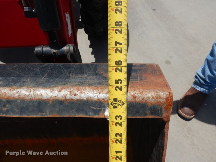 image for item DI5253 2013 Massey-Ferguson 2635  tractor