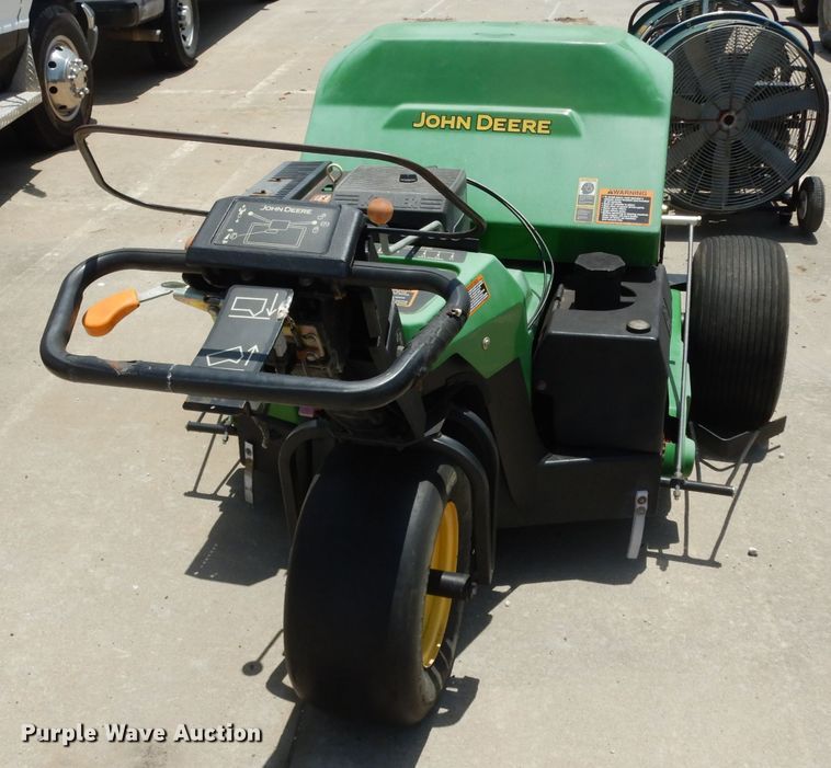 image for item DI5255 John Deere Aercore 800 aerator