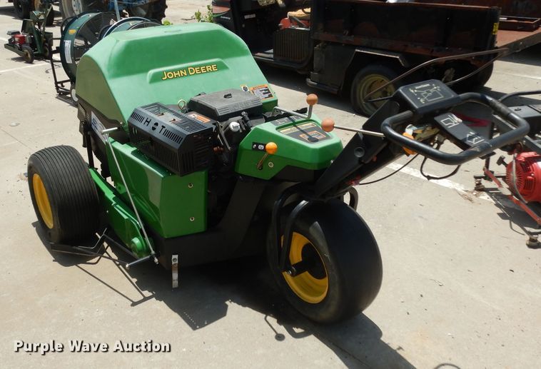 image for item DI5255 John Deere Aercore 800 aerator