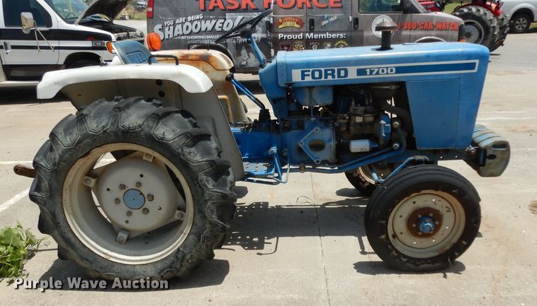 image for item DI5258 Ford F1700  tractor
