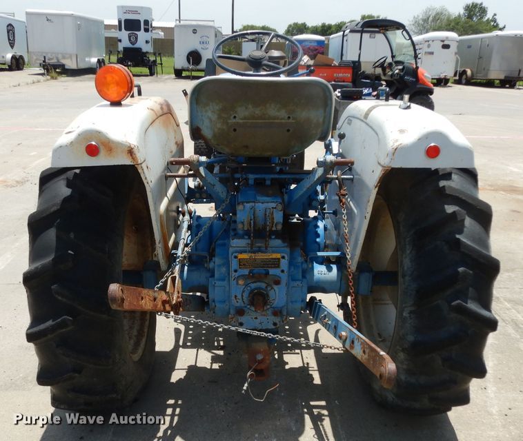 image for item DI5258 Ford F1700  tractor