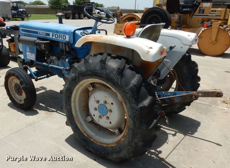 image for item DI5258 Ford F1700  tractor