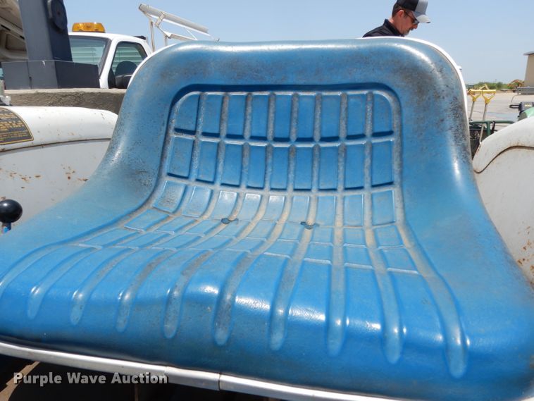 image for item DI5258 Ford F1700  tractor