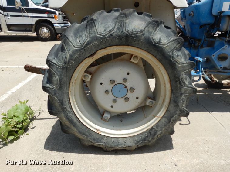 image for item DI5258 Ford F1700  tractor