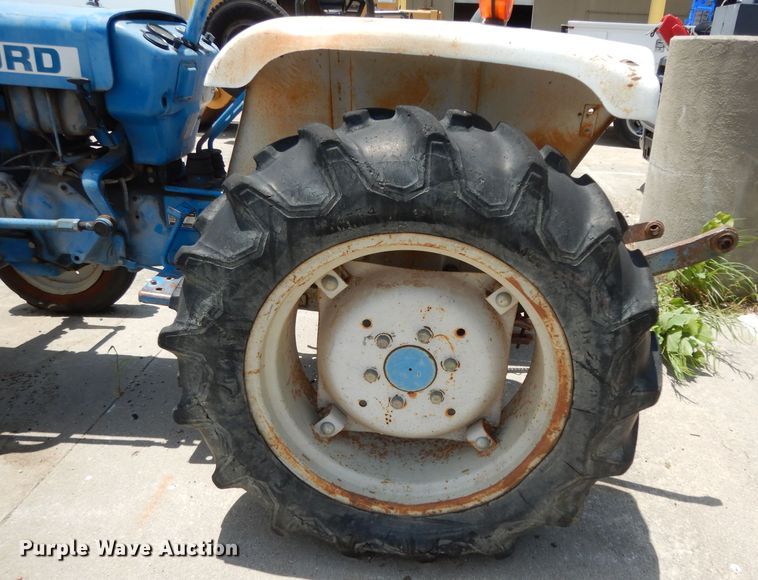 image for item DI5258 Ford F1700  tractor