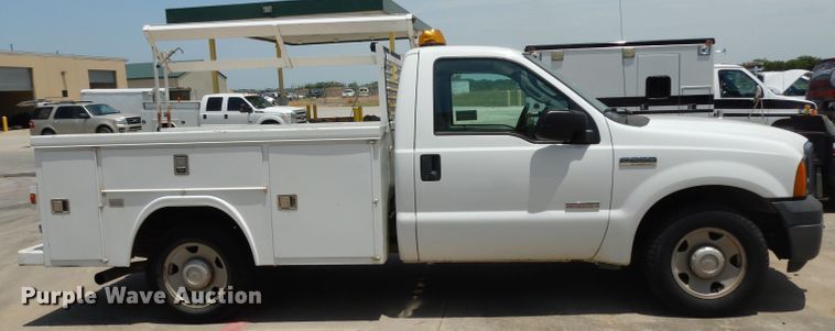 image for item DI5260 2007 Ford F250 Super Duty  utility bed pickup truck