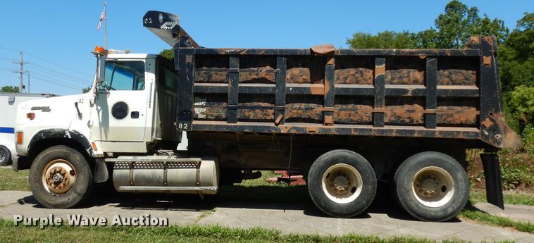 image for item DJ4287 1994 Ford L9000 AeroMax  dump truck