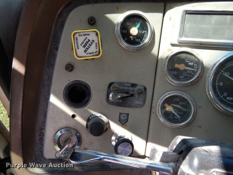 image for item DJ4287 1994 Ford L9000 AeroMax  dump truck