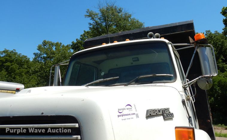 image for item DJ4287 1994 Ford L9000 AeroMax  dump truck