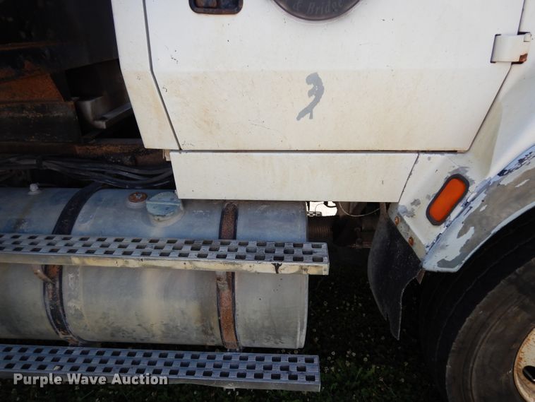 image for item DJ4287 1994 Ford L9000 AeroMax  dump truck