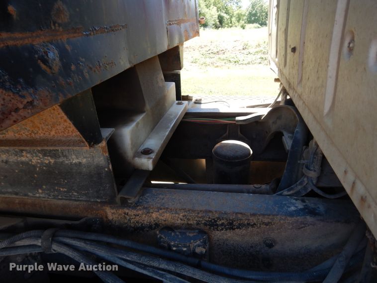 image for item DJ4287 1994 Ford L9000 AeroMax  dump truck