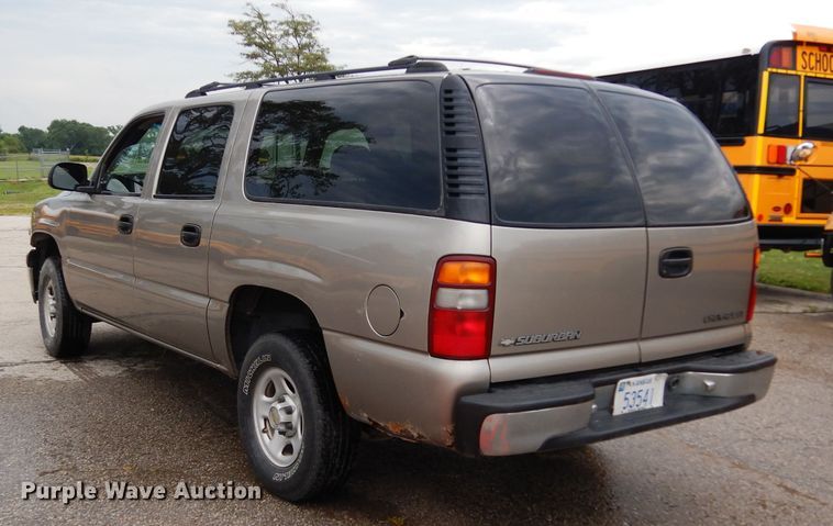image for item DJ4305 2001 Chevrolet Suburban C1500  SUV