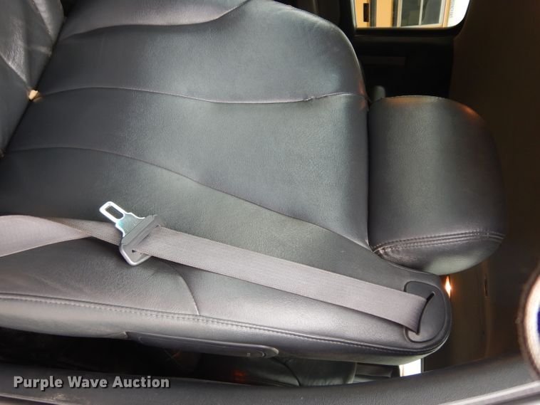 image for item DJ4305 2001 Chevrolet Suburban C1500  SUV