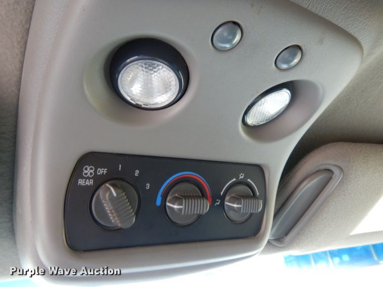 image for item DJ4305 2001 Chevrolet Suburban C1500  SUV