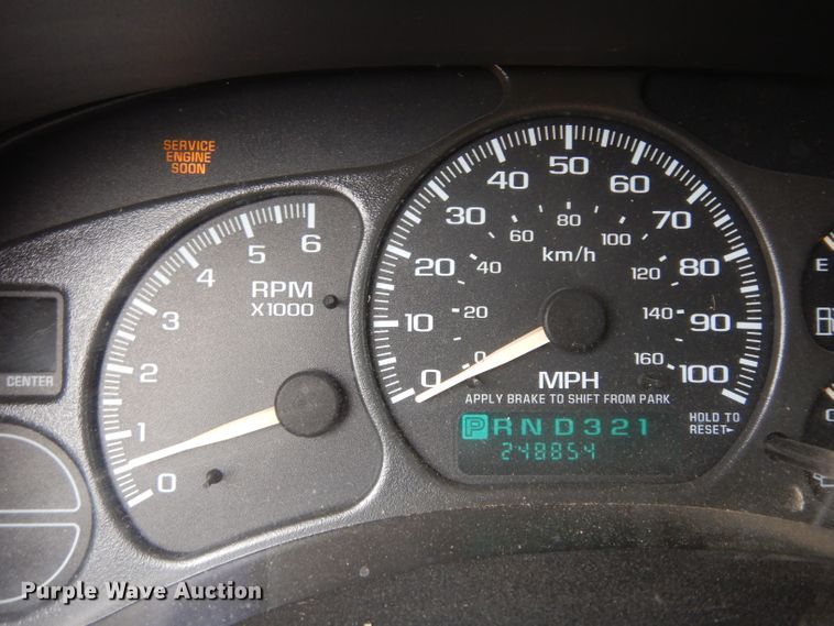 image for item DJ4305 2001 Chevrolet Suburban C1500  SUV