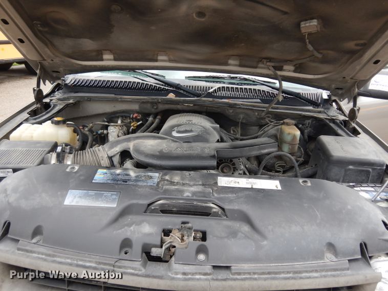 image for item DJ4305 2001 Chevrolet Suburban C1500  SUV