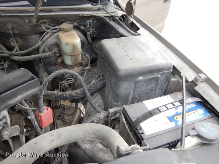 image for item DJ4305 2001 Chevrolet Suburban C1500  SUV