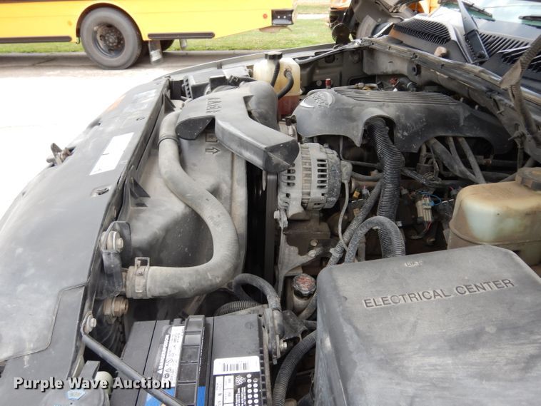 image for item DJ4305 2001 Chevrolet Suburban C1500  SUV