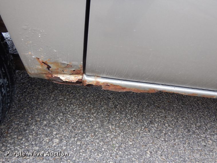 image for item DJ4305 2001 Chevrolet Suburban C1500  SUV