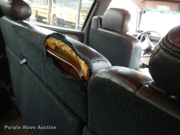 image for item DJ4305 2001 Chevrolet Suburban C1500  SUV