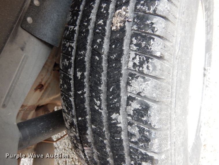 image for item DJ4305 2001 Chevrolet Suburban C1500  SUV