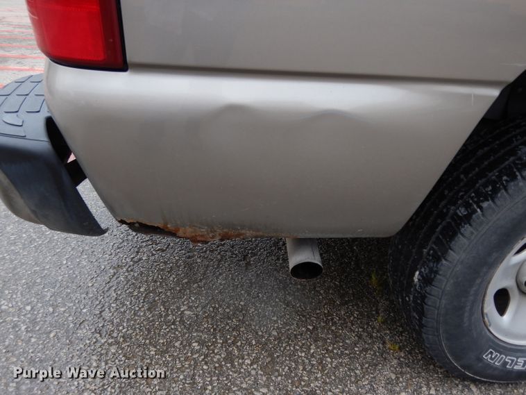 image for item DJ4305 2001 Chevrolet Suburban C1500  SUV